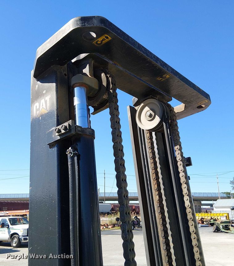 image for item DU3665 Caterpillar GP40 forklift