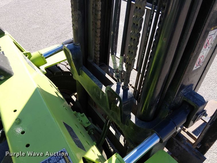 image for item DU3665 Caterpillar GP40 forklift