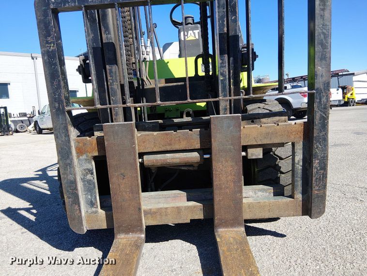 image for item DU3665 Caterpillar GP40 forklift