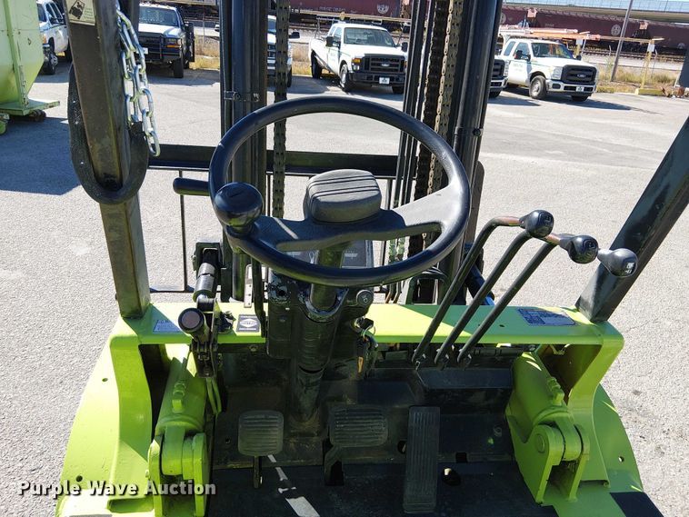 image for item DU3665 Caterpillar GP40 forklift