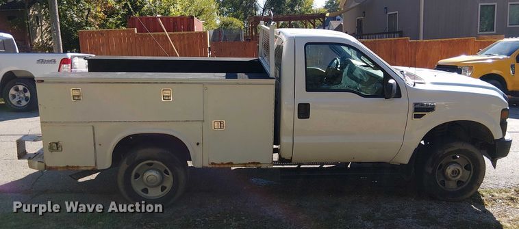 image for item DU3675 2008 Ford F250  utility bed pickup truck