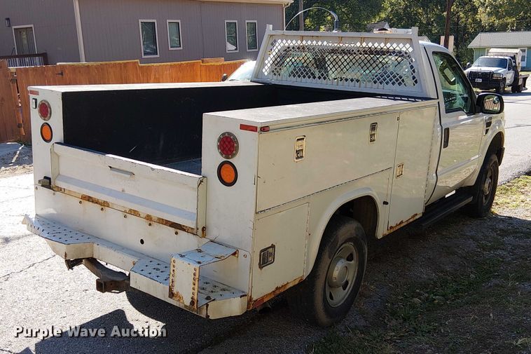 image for item DU3675 2008 Ford F250  utility bed pickup truck
