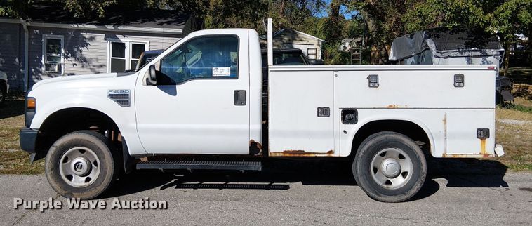 image for item DU3675 2008 Ford F250  utility bed pickup truck