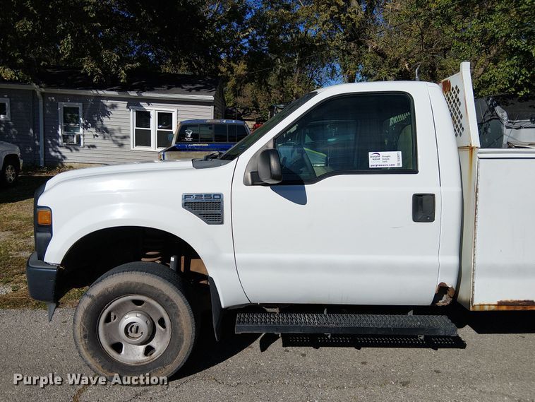 image for item DU3675 2008 Ford F250  utility bed pickup truck