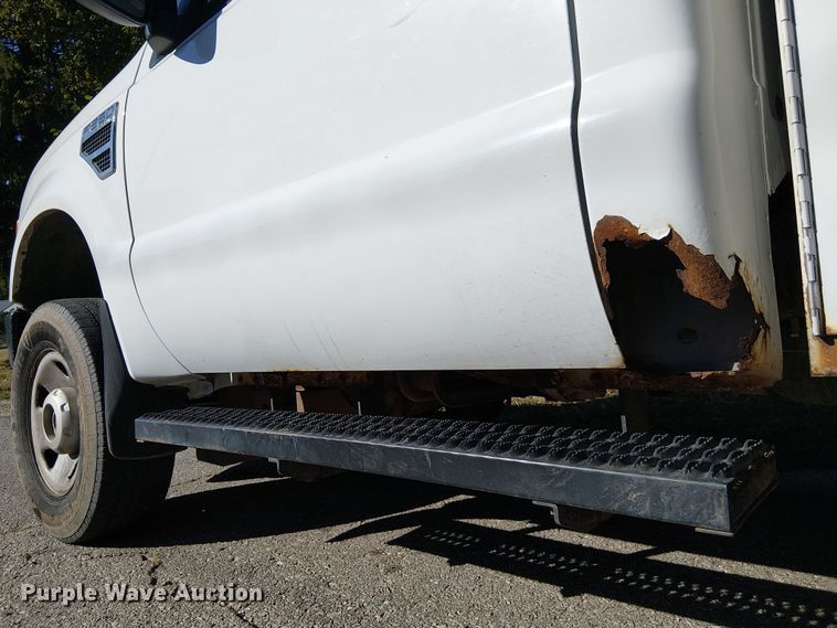 image for item DU3675 2008 Ford F250  utility bed pickup truck