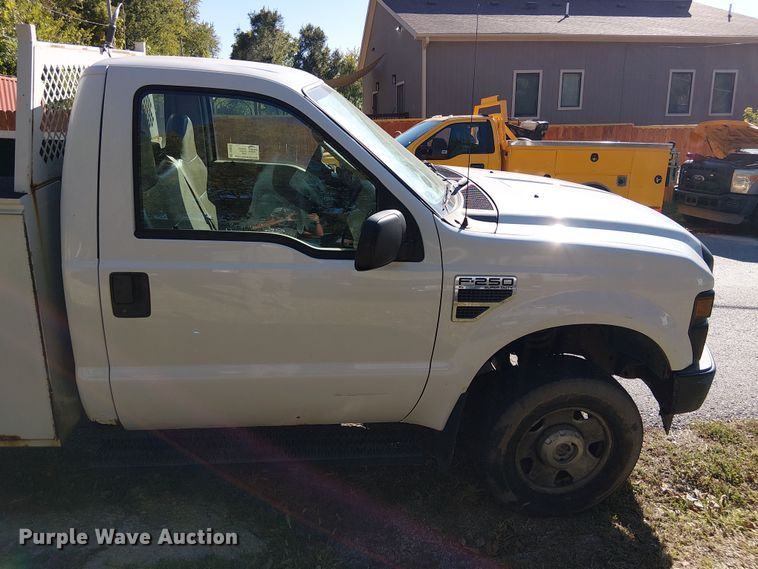 image for item DU3675 2008 Ford F250  utility bed pickup truck