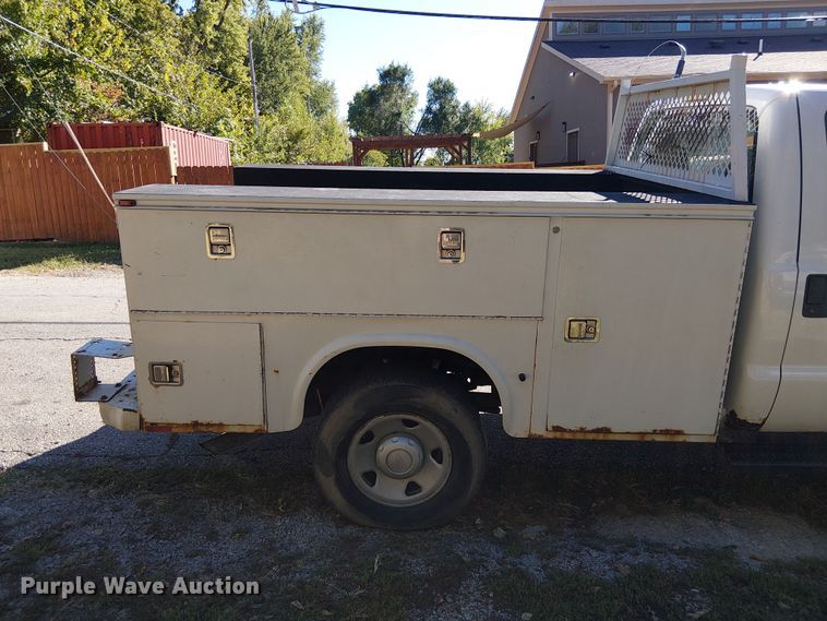 image for item DU3675 2008 Ford F250  utility bed pickup truck