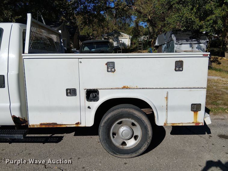 image for item DU3675 2008 Ford F250  utility bed pickup truck