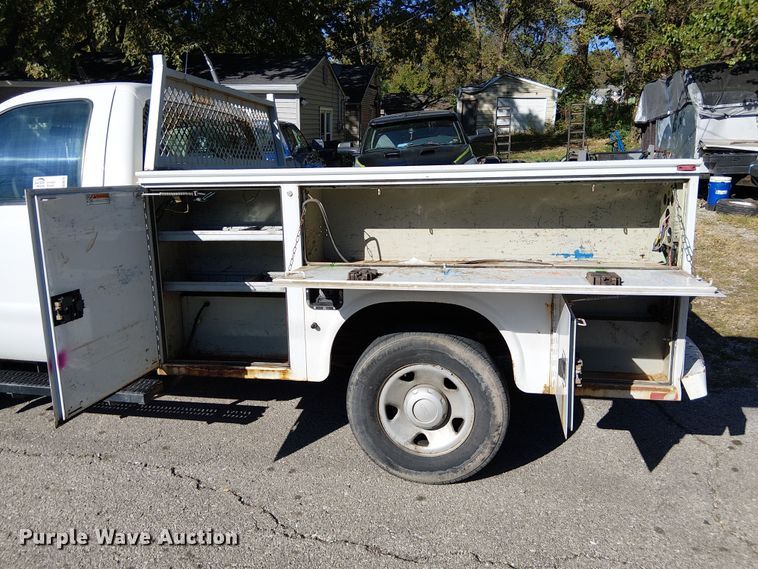 image for item DU3675 2008 Ford F250  utility bed pickup truck