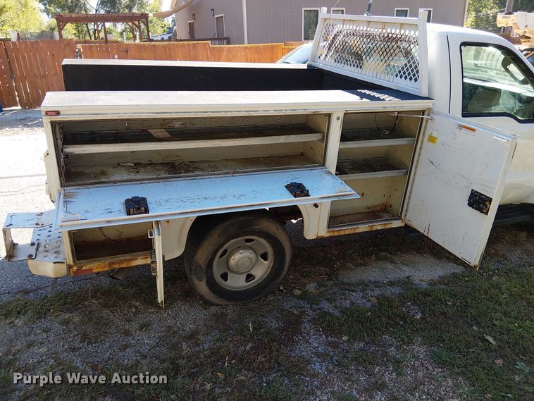 image for item DU3675 2008 Ford F250  utility bed pickup truck