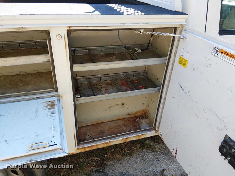 image for item DU3675 2008 Ford F250  utility bed pickup truck