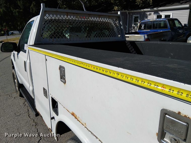 image for item DU3675 2008 Ford F250  utility bed pickup truck