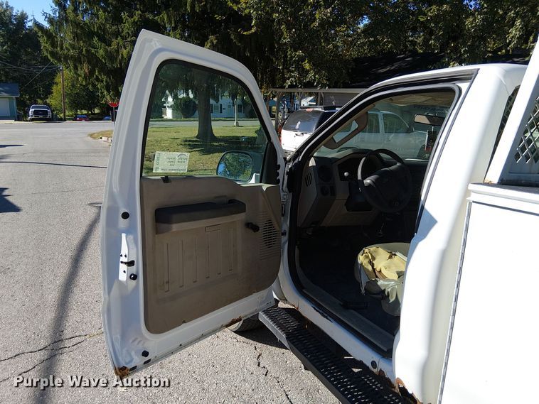 image for item DU3675 2008 Ford F250  utility bed pickup truck