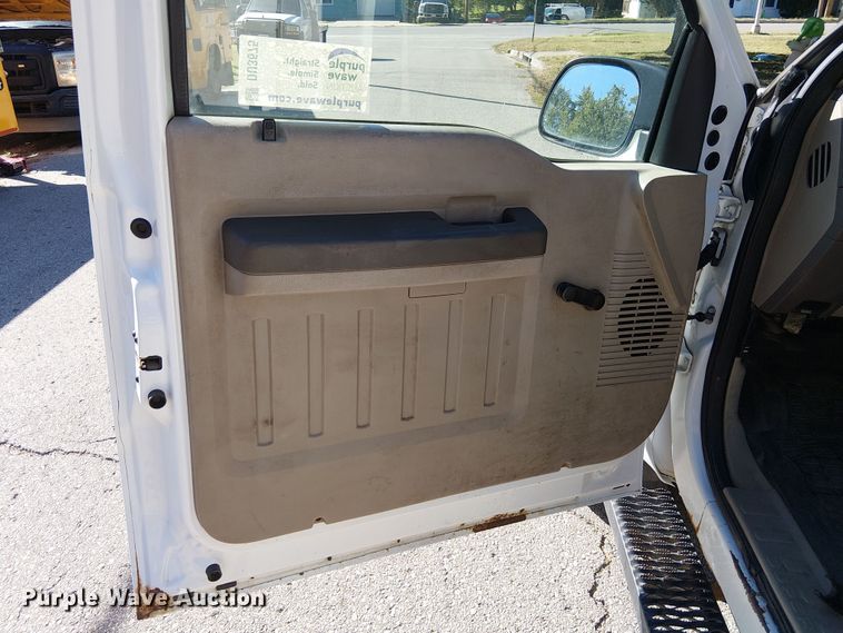 image for item DU3675 2008 Ford F250  utility bed pickup truck