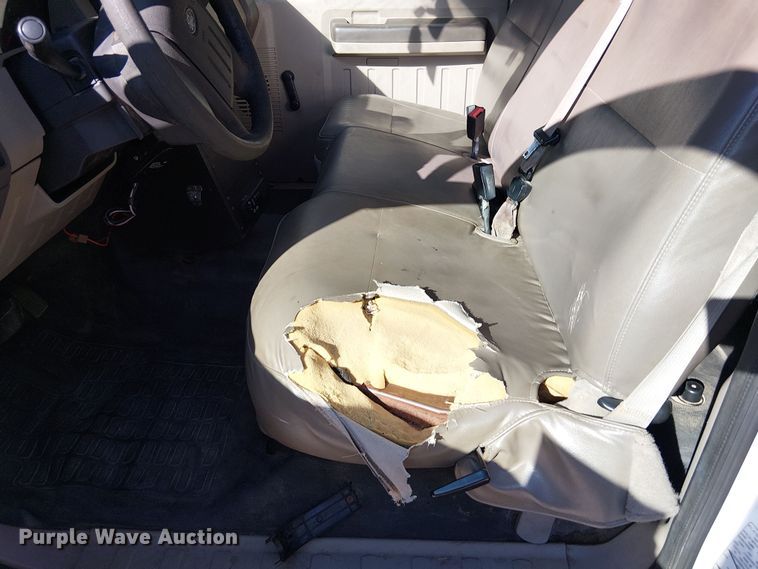 image for item DU3675 2008 Ford F250  utility bed pickup truck