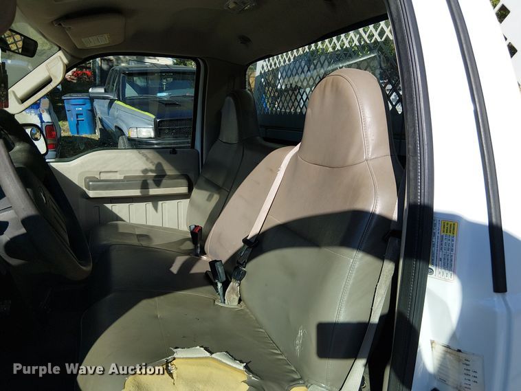 image for item DU3675 2008 Ford F250  utility bed pickup truck