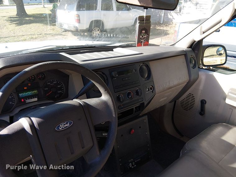 image for item DU3675 2008 Ford F250  utility bed pickup truck