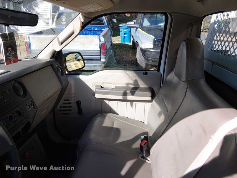 image for item DU3675 2008 Ford F250  utility bed pickup truck