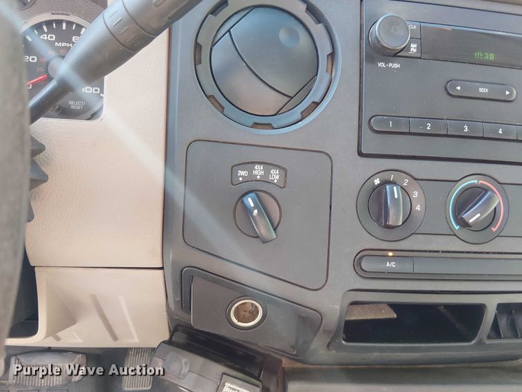 image for item DU3675 2008 Ford F250  utility bed pickup truck