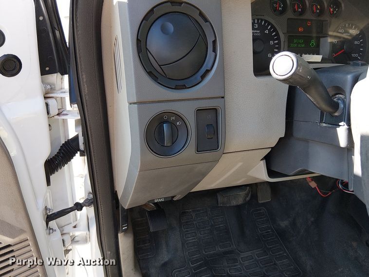 image for item DU3675 2008 Ford F250  utility bed pickup truck