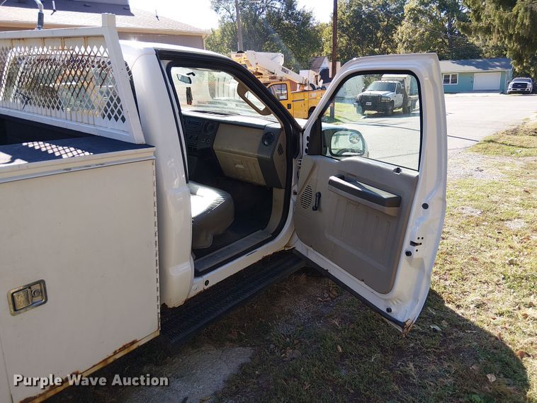 image for item DU3675 2008 Ford F250  utility bed pickup truck