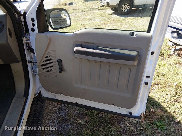 image for item DU3675 2008 Ford F250  utility bed pickup truck