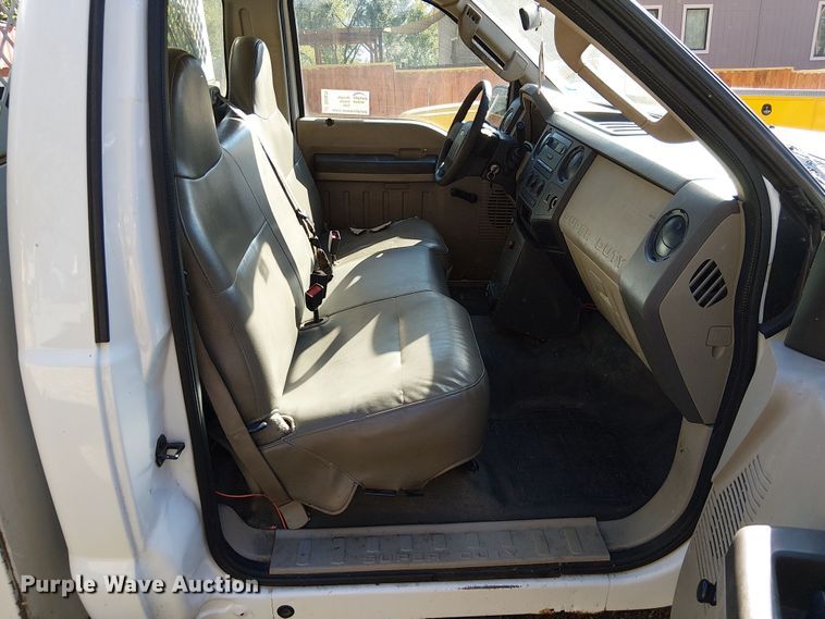 image for item DU3675 2008 Ford F250  utility bed pickup truck