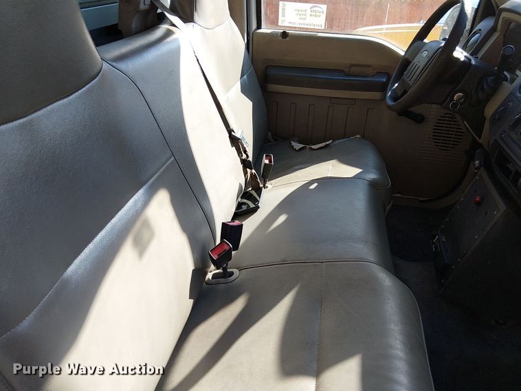 image for item DU3675 2008 Ford F250  utility bed pickup truck