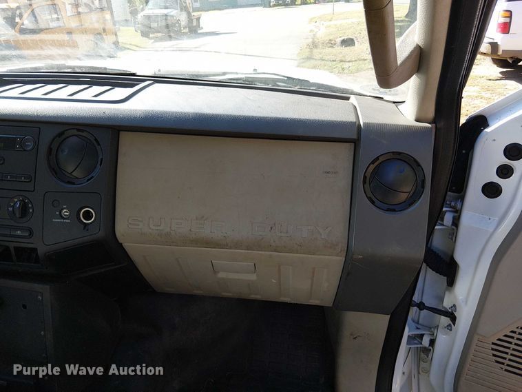 image for item DU3675 2008 Ford F250  utility bed pickup truck