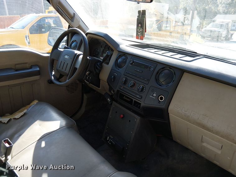 image for item DU3675 2008 Ford F250  utility bed pickup truck