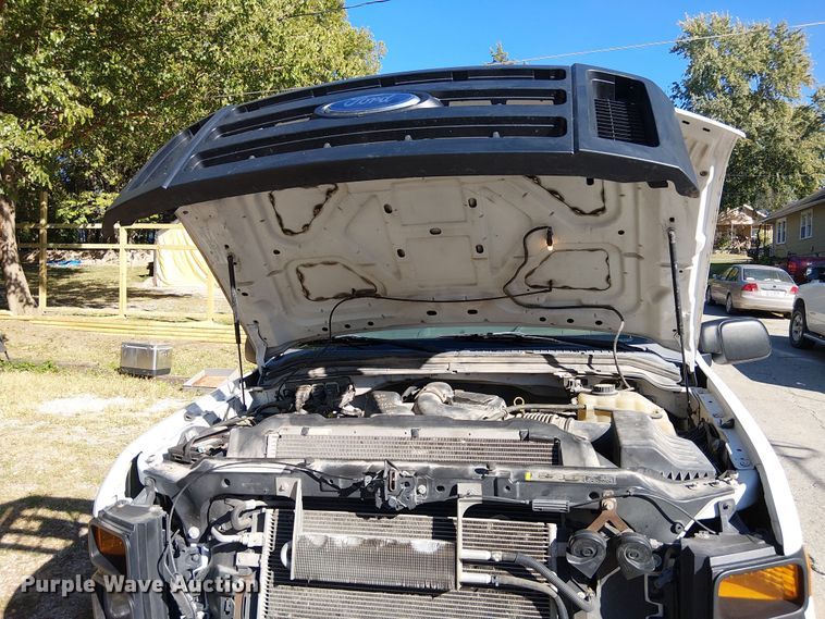 image for item DU3675 2008 Ford F250  utility bed pickup truck