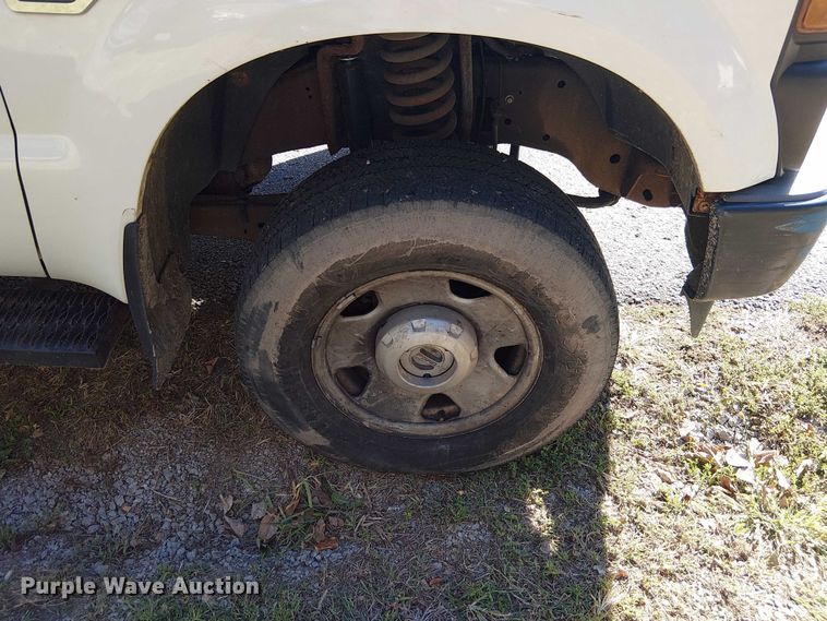 image for item DU3675 2008 Ford F250  utility bed pickup truck