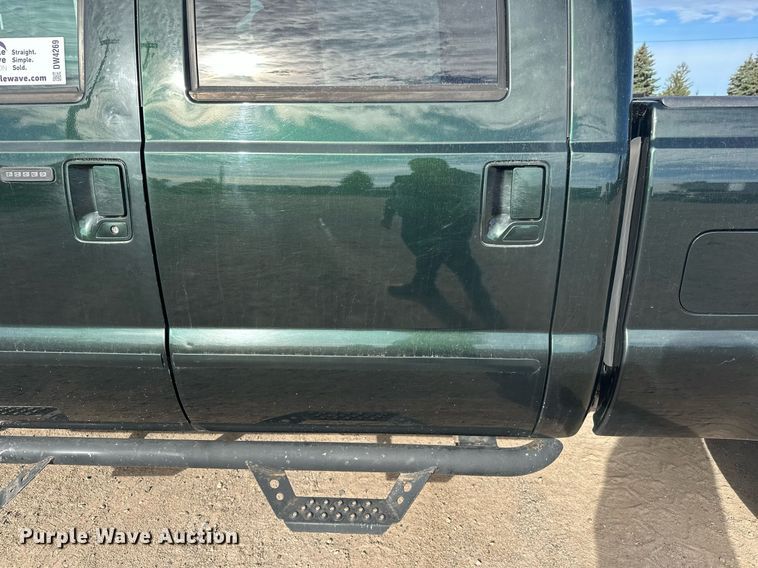 image for item DW4269 2015 Ford F350 Super Duty Crew Cab pickup truck