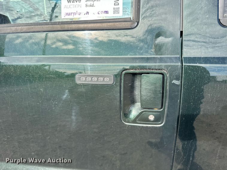 image for item DW4269 2015 Ford F350 Super Duty Crew Cab pickup truck