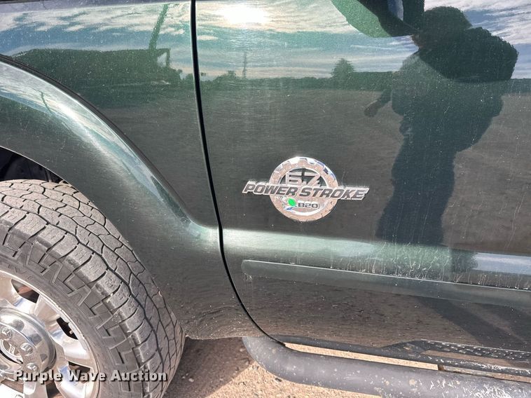 image for item DW4269 2015 Ford F350 Super Duty Crew Cab pickup truck