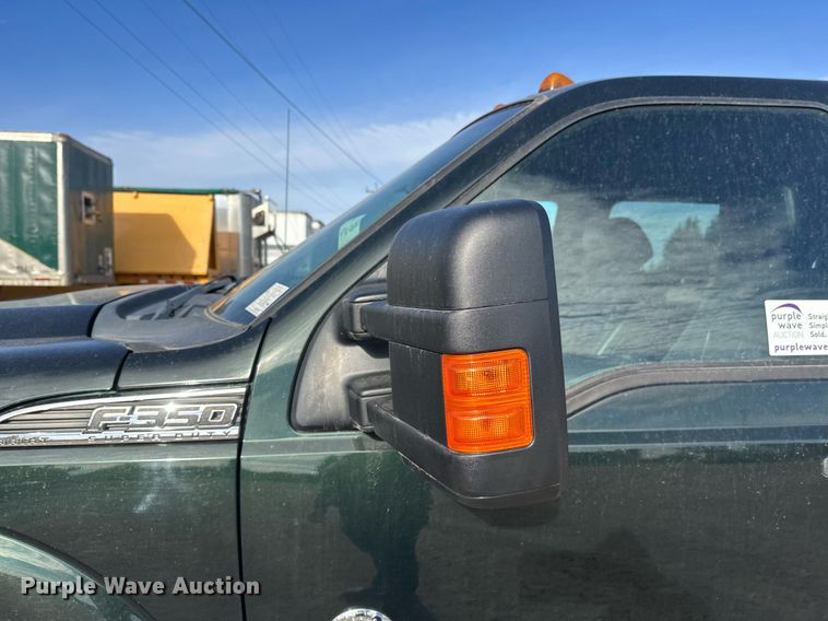 image for item DW4269 2015 Ford F350 Super Duty Crew Cab pickup truck