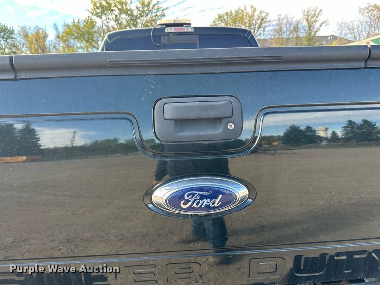 image for item DW4269 2015 Ford F350 Super Duty Crew Cab pickup truck