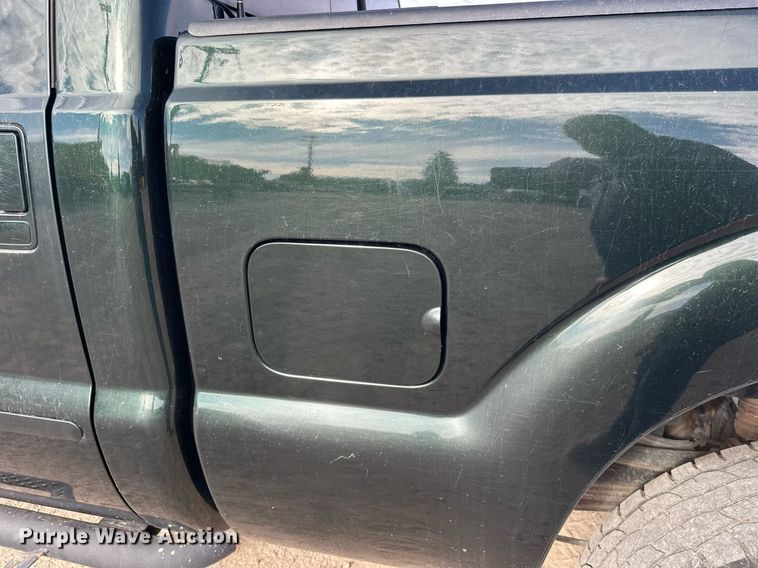 image for item DW4269 2015 Ford F350 Super Duty Crew Cab pickup truck