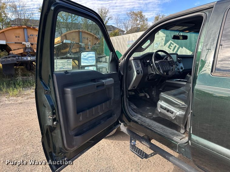image for item DW4269 2015 Ford F350 Super Duty Crew Cab pickup truck