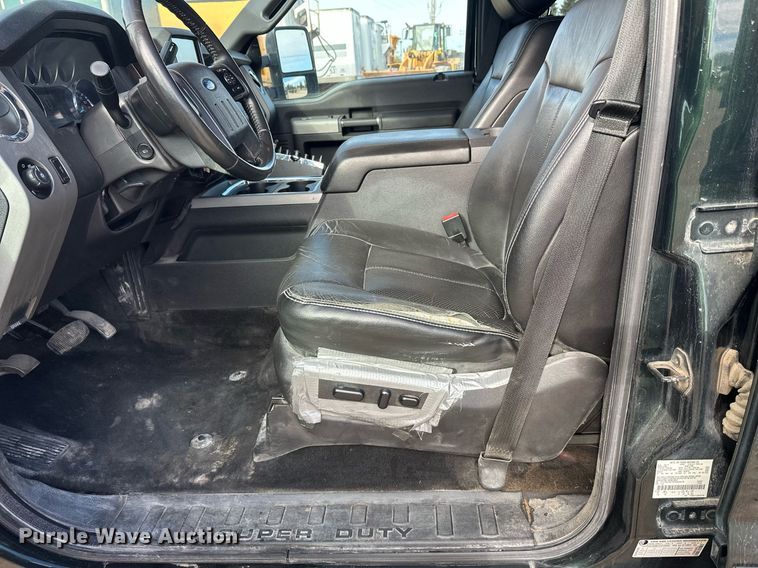 image for item DW4269 2015 Ford F350 Super Duty Crew Cab pickup truck