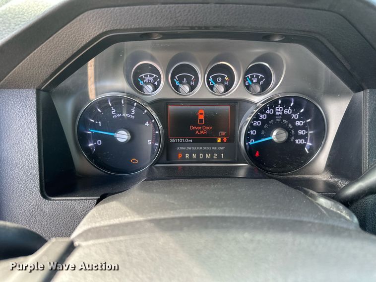 image for item DW4269 2015 Ford F350 Super Duty Crew Cab pickup truck