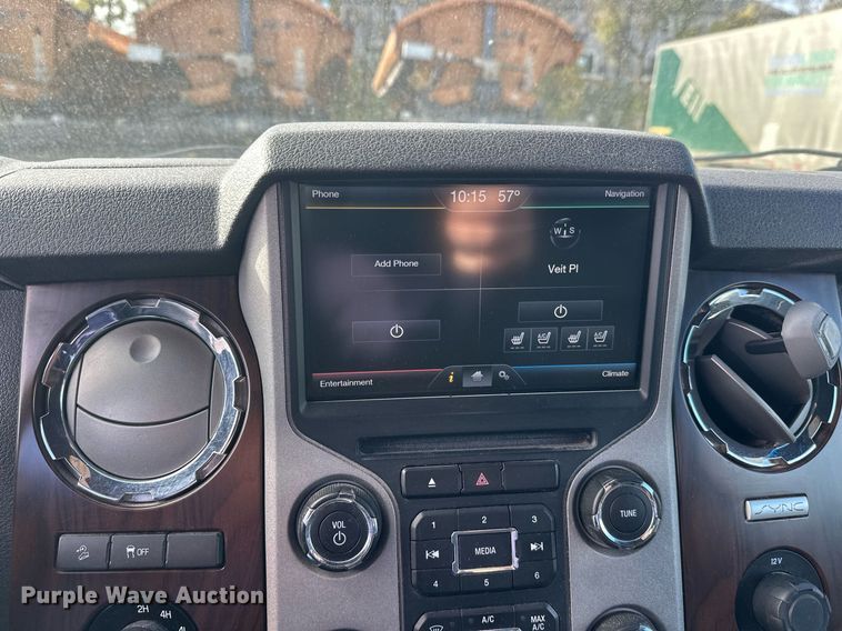 image for item DW4269 2015 Ford F350 Super Duty Crew Cab pickup truck