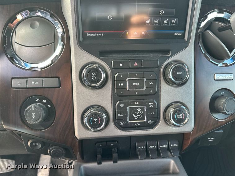 image for item DW4269 2015 Ford F350 Super Duty Crew Cab pickup truck