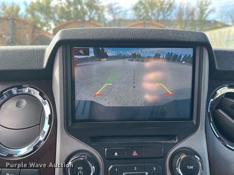 image for item DW4269 2015 Ford F350 Super Duty Crew Cab pickup truck