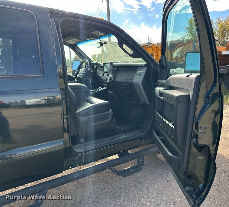 image for item DW4269 2015 Ford F350 Super Duty Crew Cab pickup truck