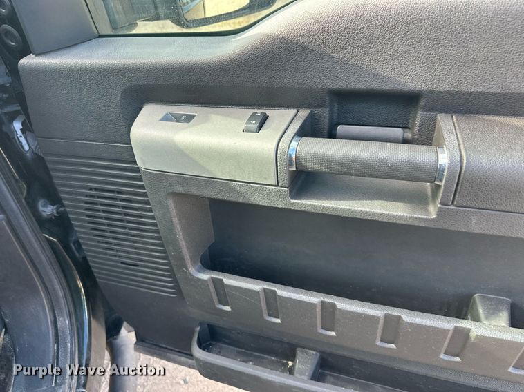 image for item DW4269 2015 Ford F350 Super Duty Crew Cab pickup truck