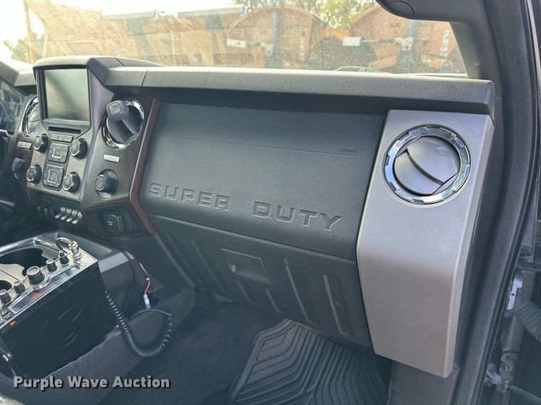 image for item DW4269 2015 Ford F350 Super Duty Crew Cab pickup truck