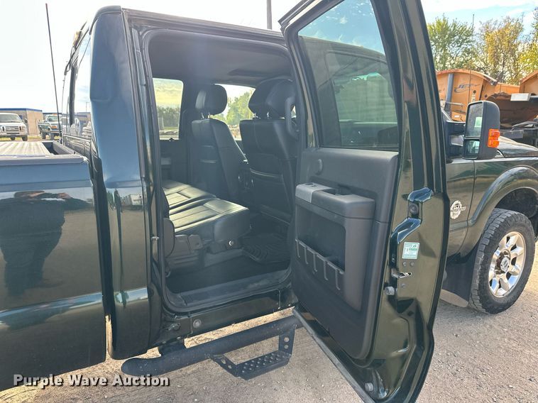 image for item DW4269 2015 Ford F350 Super Duty Crew Cab pickup truck