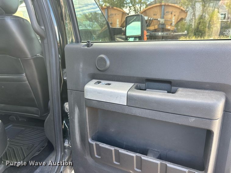 image for item DW4269 2015 Ford F350 Super Duty Crew Cab pickup truck