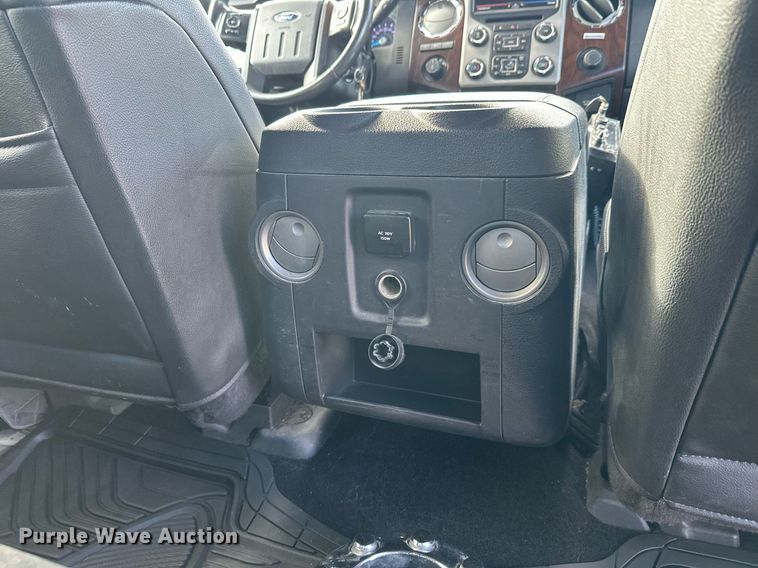 image for item DW4269 2015 Ford F350 Super Duty Crew Cab pickup truck